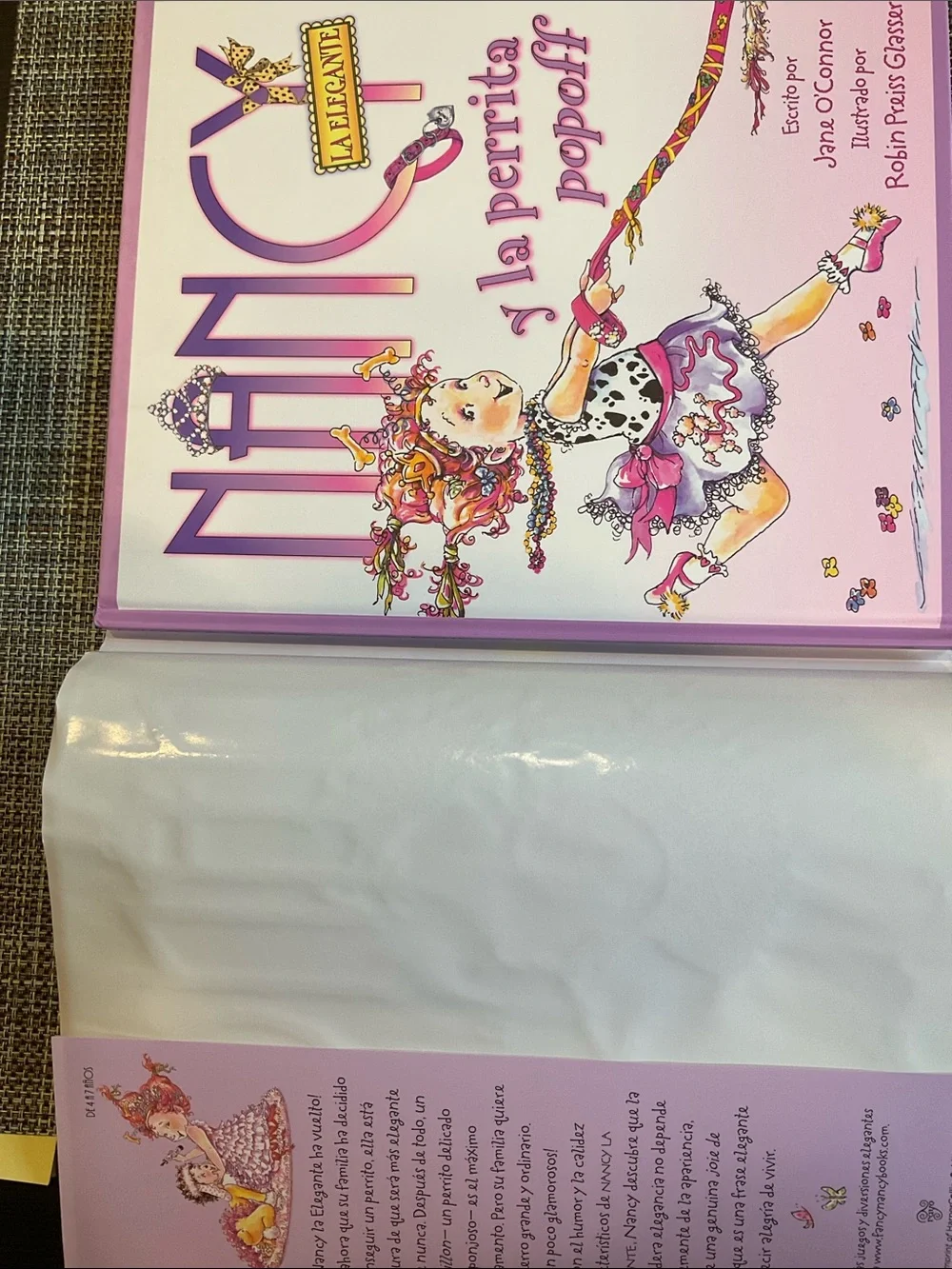 Nancy la elegance hardcover book, Spanish NWT